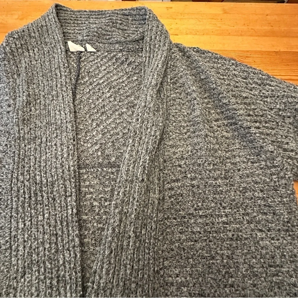GAP women M Cozy Gray Knit Cardigan Rayon Bend